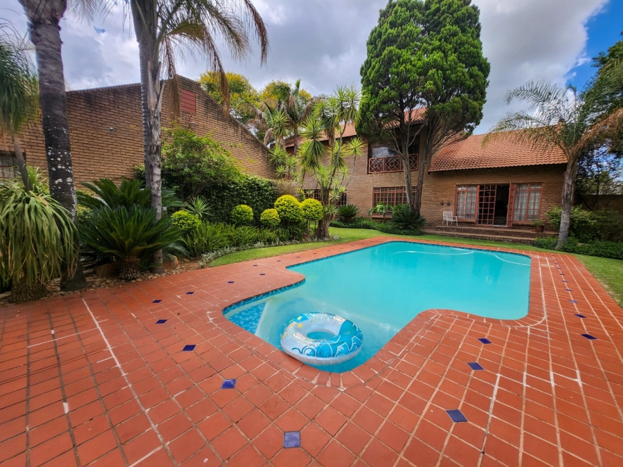 5 Bedroom Property for Sale in Wilkoppies North West